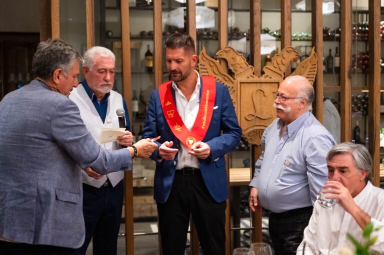 185ba25b-cf6e-4998-99dd-a2da31f67237