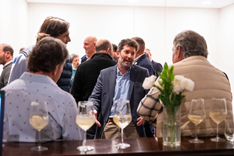 38b327f8-3976-4fe7-a520-73c7acf8c379